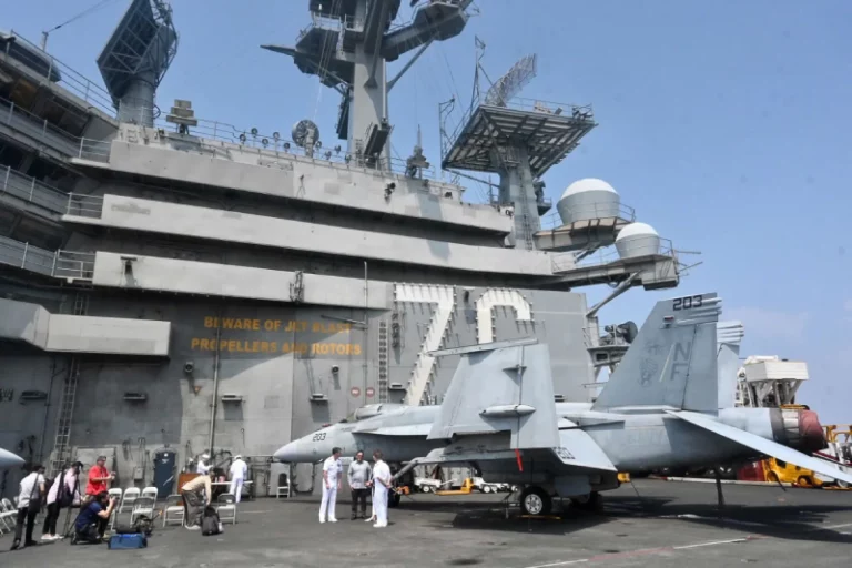 USS Ronald Reagan arrives in Manila amidst China-US tensions