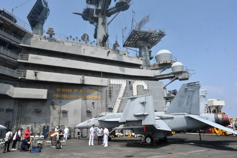 USS Reagan in Philippines
